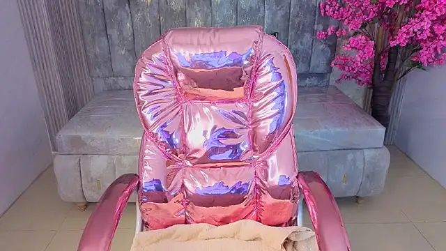 kim lush s online show from March 10, 8:13 pm