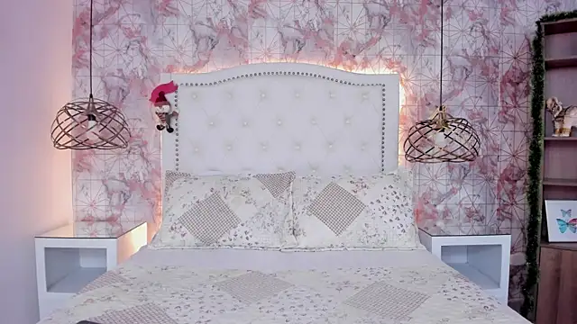 ScarletMore online show from November 30, 1:12 pm