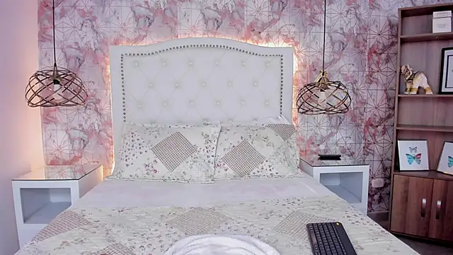 ScarletMore online show from December 5, 1:21 pm