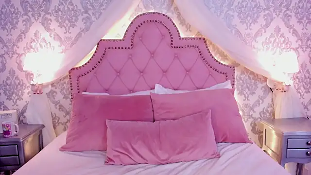ScarletMore online show from June 26, 11:49 am