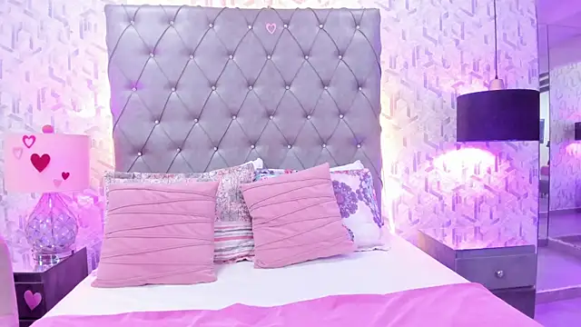 ScarletMore online show from February 14, 1:11 pm