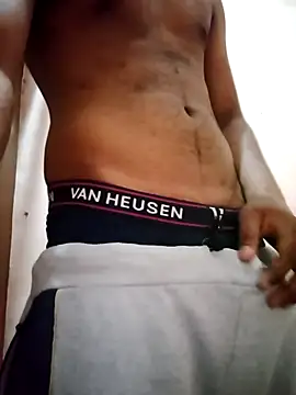 hornyboywithabs online show from May 18, 7:24 am