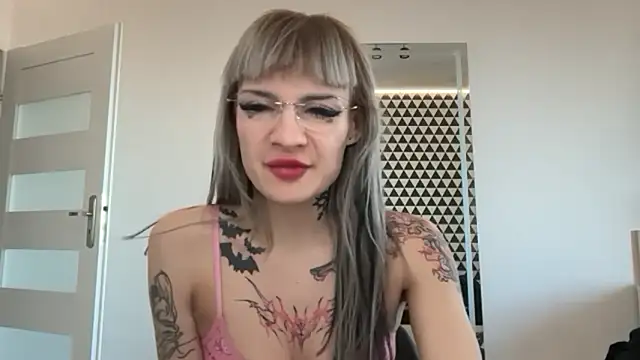 Snapshot of FluffySlutt chatting on February 2, 2:16 pm FluffySlutt online show from February 2, 2:16 pm