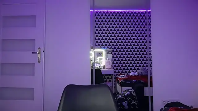 Snapshot of FluffySlutt chatting on February 12, 10:20 pm FluffySlutt online show from February 12, 10:20 pm