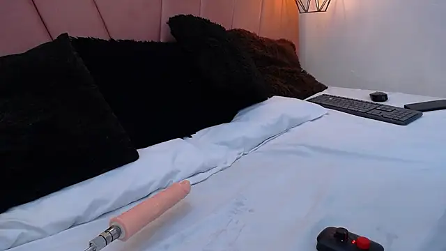 miss m1a online show from November 17, 11:25 am