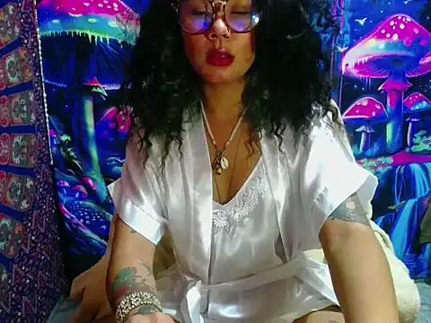 Delliriummm online show from January 17, 7:45 am