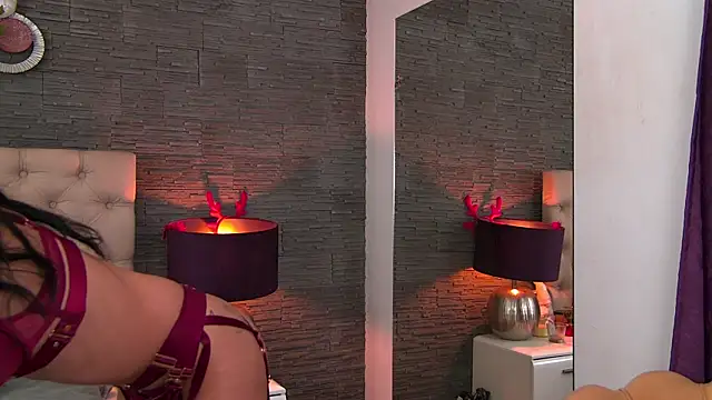 VannyFoxx online show from April 15, 2:10 pm