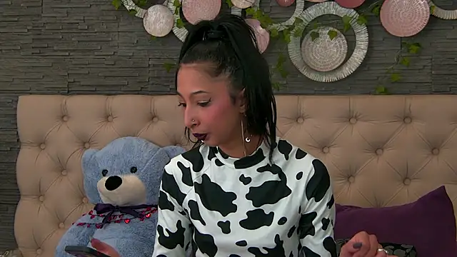 VannyFoxx online show from March 13, 2:55 pm