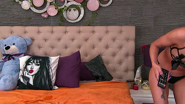 VannyFoxx online show from March 27, 3:24 pm