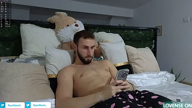 RyanStorm  online show from October 27, 9:16 pm