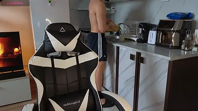 RyanStorm  online show from November 10, 12:10 pm