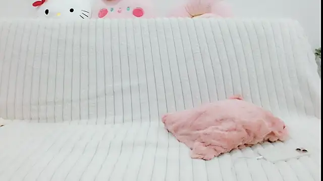 Snapshot of Emmahahaha17 chatting on September 9, 3:54 pm Emmahahaha17 online show from September 9, 3:54 pm