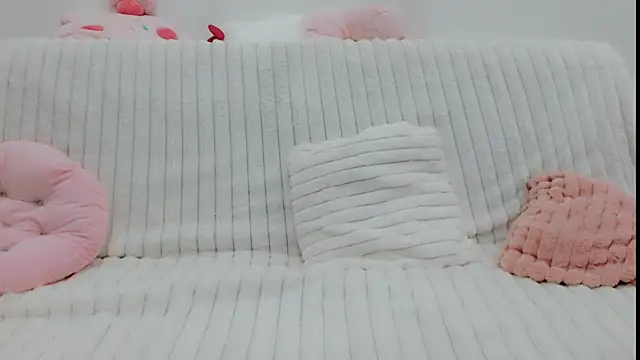 Snapshot of Emmahahaha17 chatting on September 10, 4:17 pm Emmahahaha17 online show from September 10, 4:17 pm