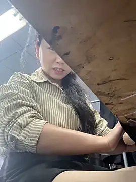 Snapshot of DHJM168 chatting on October 30, 1:04 am DHJM168 online show from October 30, 1:04 am