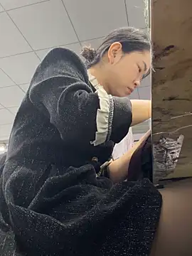 Snapshot of DHJM168 chatting on November 27, 1:17 am DHJM168 online show from November 27, 1:17 am