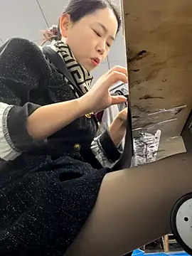 Snapshot of DHJM168 chatting on December 5, 12:54 am DHJM168 online show from December 5, 12:54 am