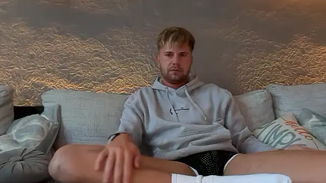 Snapshot of RioBlaze chatting on September 18, 5:21 am RioBlaze online show from September 18, 5:21 am