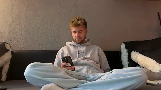 Snapshot of RioBlaze chatting on September 21, 4:45 pm RioBlaze online show from September 21, 4:45 pm