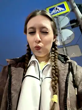 FroggyAnna online show from November 3, 2:31 pm