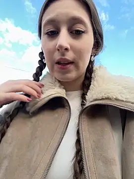 Snapshot of FroggyAnna chatting on October 7, 1:45 pm FroggyAnna online show from October 7, 1:45 pm