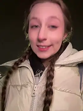 FroggyAnna online show from December 3, 3:11 pm