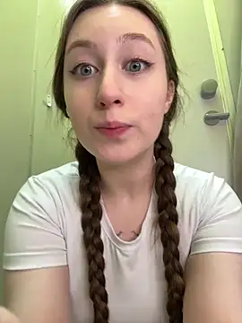 FroggyAnna online show from April 6, 4:19 pm