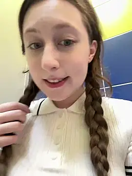 FroggyAnna online show from July 3, 4:24 pm