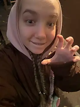 Snapshot of FroggyAnna chatting on October 14, 3:12 pm FroggyAnna online show from October 14, 3:12 pm