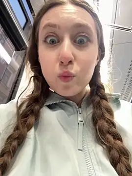 FroggyAnna online show from April 15, 4:55 pm