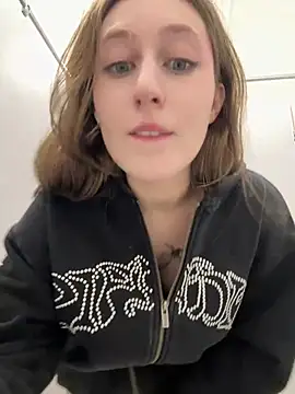 FroggyAnna online show from July 7, 3:26 pm
