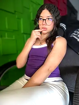 Snapshot of Queen__Love chatting on October 18, 8:44 pm Queen Love online show from October 18, 8:44 pm