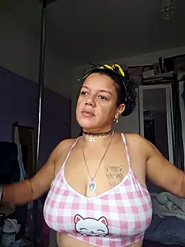 Snapshot of GoddessChantelle chatting on October 13, 1:56 pm GoddessChantelle online show from October 13, 1:56 pm