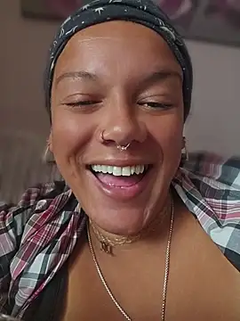 Snapshot of GoddessChantelle chatting on July 4, 2:43 pm GoddessChantelle online show from July 4, 2:43 pm