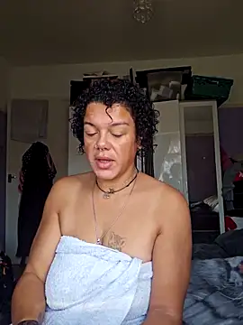 Snapshot of GoddessChantelle chatting on September 29, 7:59 am GoddessChantelle online show from September 29, 7:59 am