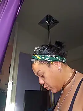 Snapshot of GoddessChantelle chatting on September 25, 8:20 am GoddessChantelle online show from September 25, 8:20 am