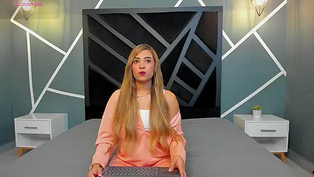 Alana cox  online show from November 27, 8:20 pm