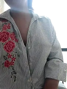 Snapshot of Love_birdss69 chatting on October 30, 11:19 am Love birdss69 online show from October 30, 11:19 am