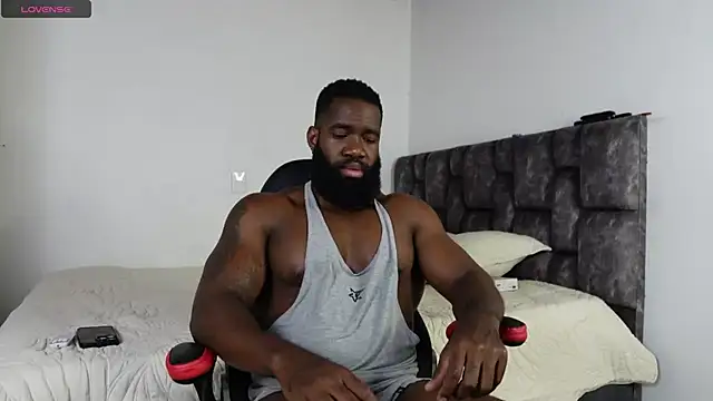 Snapshot of james_musclebbc chatting on June 14, 6:03 am james musclebbc online show from June 14, 6:03 am