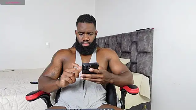 Snapshot of james_musclebbc chatting on June 14, 10:55 pm james musclebbc online show from June 14, 10:55 pm