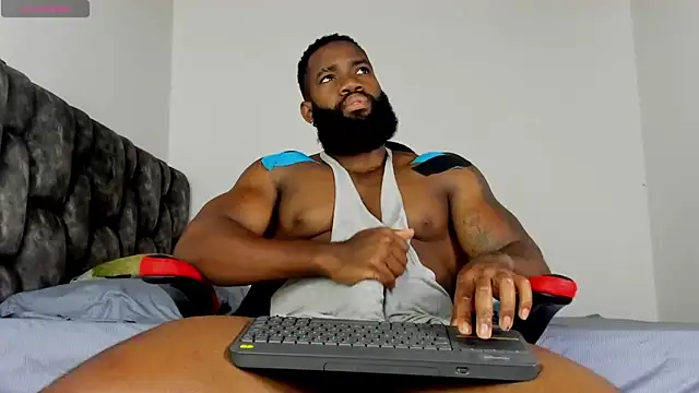 Snapshot of james_musclebbc chatting on June 5, 1:21 am james musclebbc online show from June 5, 1:21 am