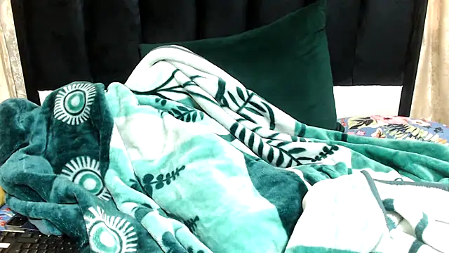 Hotsexyberry21 online show from November 3, 8:07 am