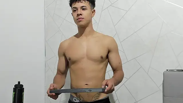 Snapshot of Alex_Colton7 chatting on November 13, 3:32 am Alex Colton7 online show from November 13, 3:32 am