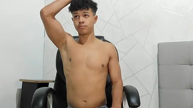 Snapshot of Alex_Colton7 chatting on November 27, 3:51 am Alex Colton7 online show from November 27, 3:51 am