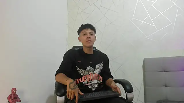 Snapshot of Alex_Colton7 chatting on November 8, 3:21 am Alex Colton7 online show from November 8, 3:21 am