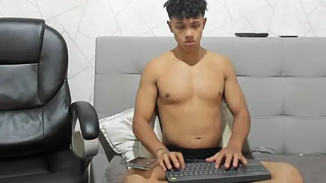 Snapshot of Alex_Colton7 chatting on November 23, 3:49 am Alex Colton7 online show from November 23, 3:49 am