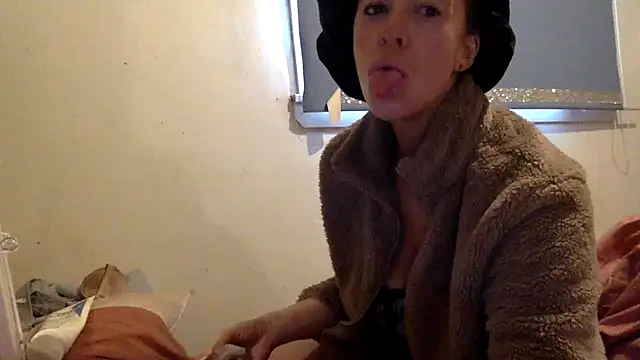 Snapshot of Bellababexox_ chatting on October 14, 2:50 pm Bellababexox online show from October 14, 2:50 pm