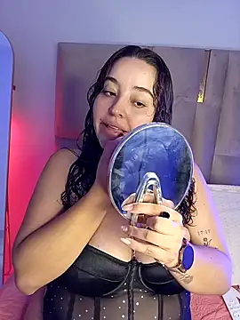 LoanaSantos online show from February 4, 9:32 pm