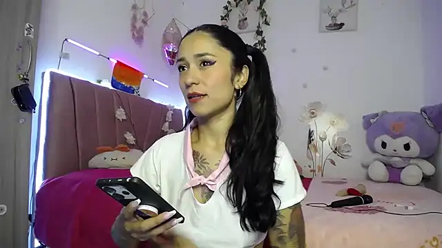 Liahdiaz  online show from April 10, 2:24 pm