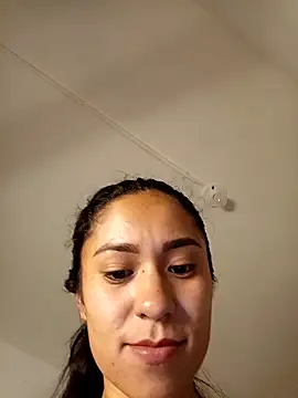 Liahdiaz  online show from April 9, 2:56 pm