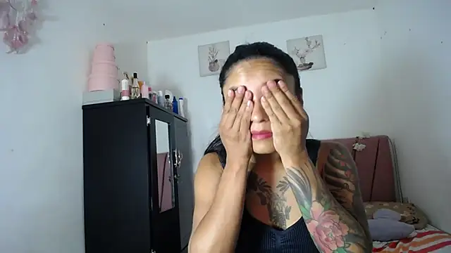 Snapshot of Liahdiaz_ chatting on July 3, 2:45 pm Liahdiaz online show from July 3, 2:45 pm